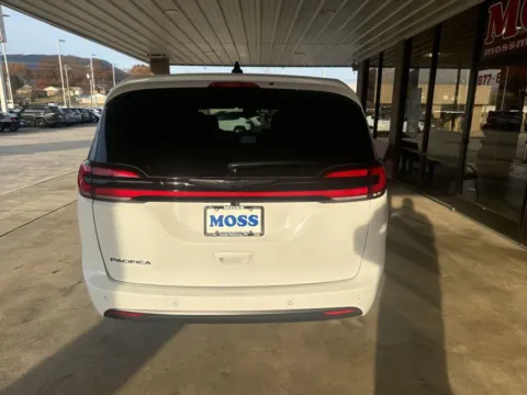 More photos of 2026 Chrysler Pacifica Select at Moss Motor Company, TN