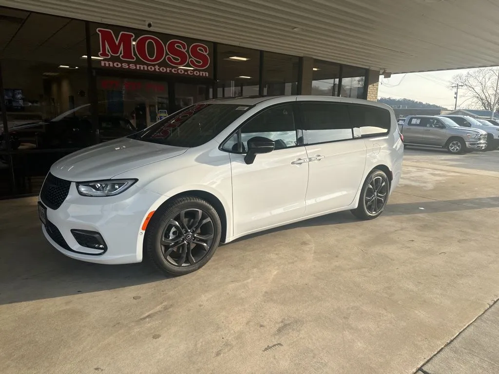 White 2026 Chrysler Pacifica Select for sale in South Pittsburg, TN