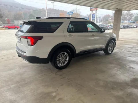 More photos of 2026 Ford Explorer Active at Moss Motor Company, TN