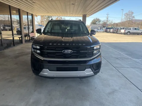 Photos of 2025 Ford Expedition Platinum for sale in South Pittsburg, TN at Moss Motor Company