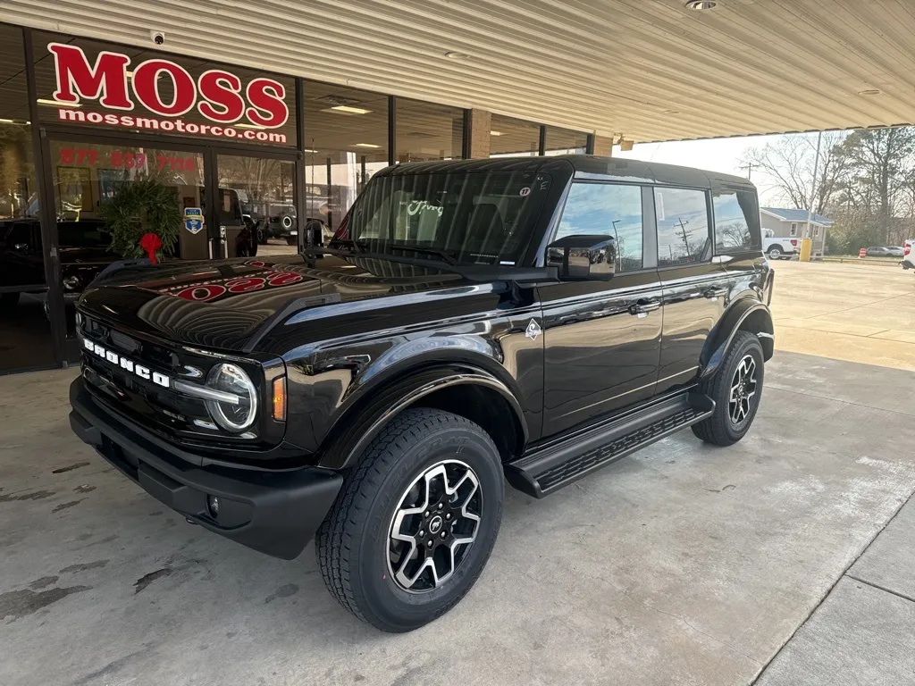 2025 Ford Bronco 4-Door Outer Banks's photo