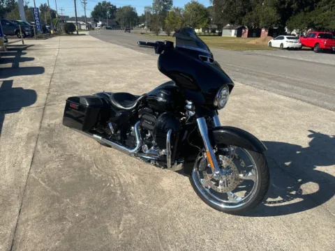 Photos of 2015 Harley-Davidson Street Glide CVO Street Glide for sale in South Pittsburg, TN at Moss Motor Company