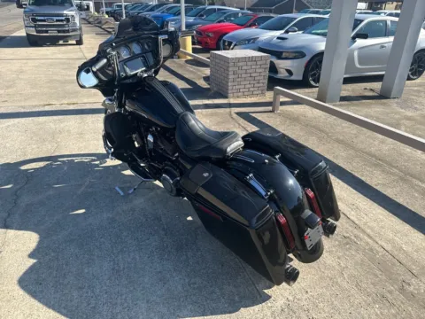 More photos of 2015 Harley-Davidson Street Glide CVO Street Glide at Moss Motor Company, TN