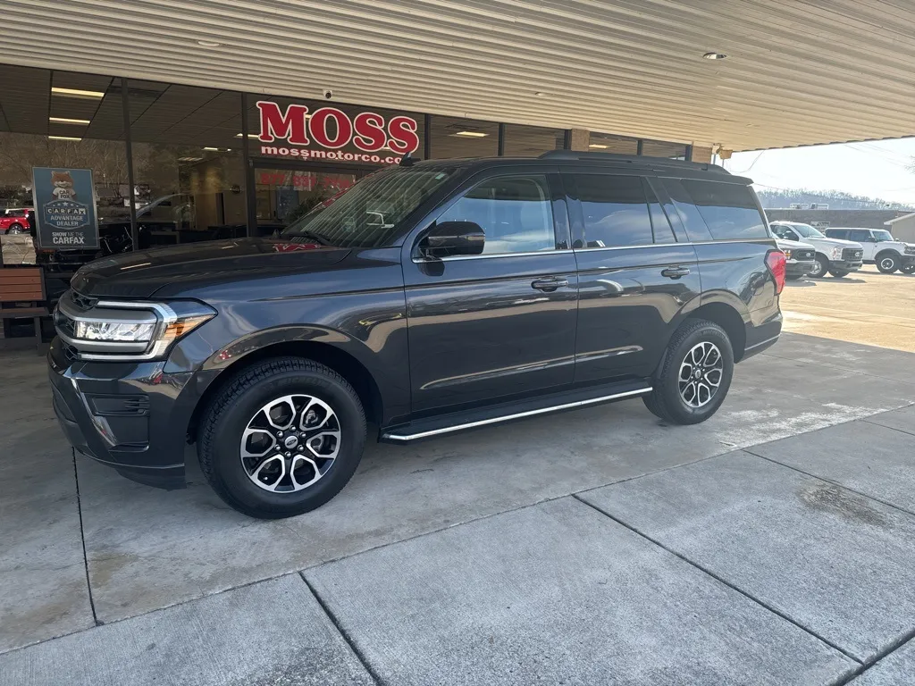 2023 Ford Expedition XLT's photo