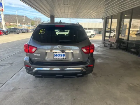 More photos of 2019 Nissan Pathfinder SL at Moss Motor Company, TN