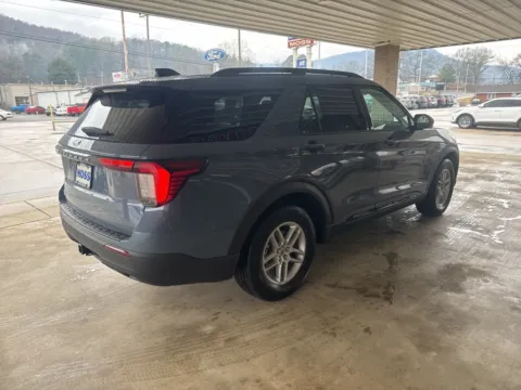 More photos of 2026 Ford Explorer Active at Moss Motor Company, TN