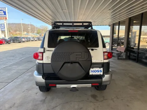 More photos of 2010 Toyota FJ Cruiser at Moss Motor Company, TN