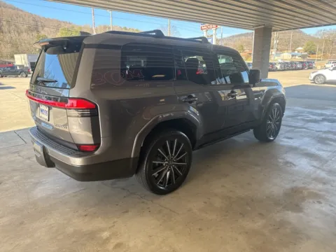 More photos of 2024 Lexus GX 550 Luxury+ at Moss Motor Company, TN