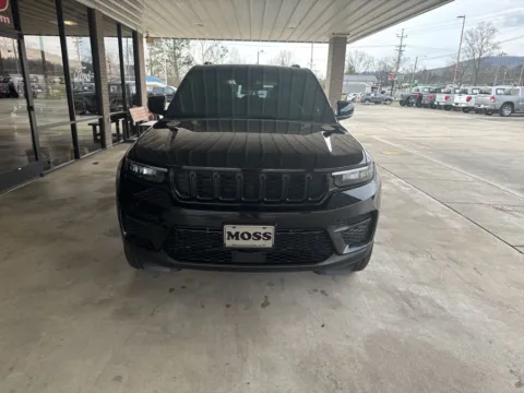Photos of 2025 Jeep Grand Cherokee for sale in South Pittsburg, TN at Moss Motor Company
