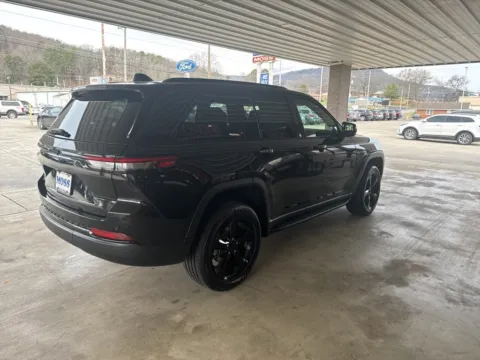 More photos of 2025 Jeep Grand Cherokee at Moss Motor Company, TN