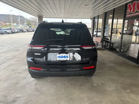 More photos of 2025 Jeep Grand Cherokee at Moss Motor Company, TN
