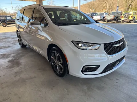 Another view of 2024 Chrysler Pacifica Pinnacle for sale in South Pittsburg, TN at Moss Motor Company