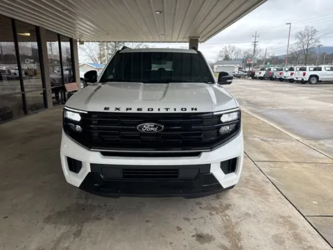 Photos of 2026 Ford Expedition Platinum for sale in South Pittsburg, TN at Moss Motor Company