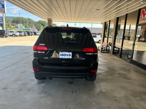 More photos of 2018 Jeep Grand Cherokee Laredo at Moss Motor Company, TN