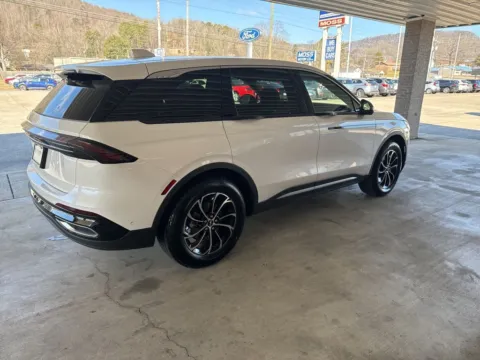 More photos of 2024 Lincoln Nautilus Premiere at Moss Motor Company, TN