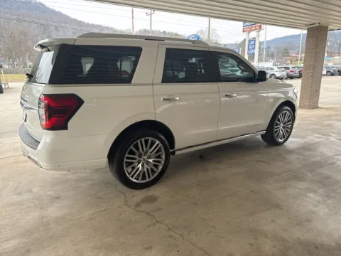 More photos of 2022 Ford Expedition Platinum at Moss Motor Company, TN