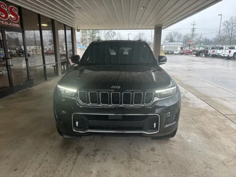 Photos of 2022 Jeep Grand Cherokee Overland for sale in South Pittsburg, TN at Moss Motor Company