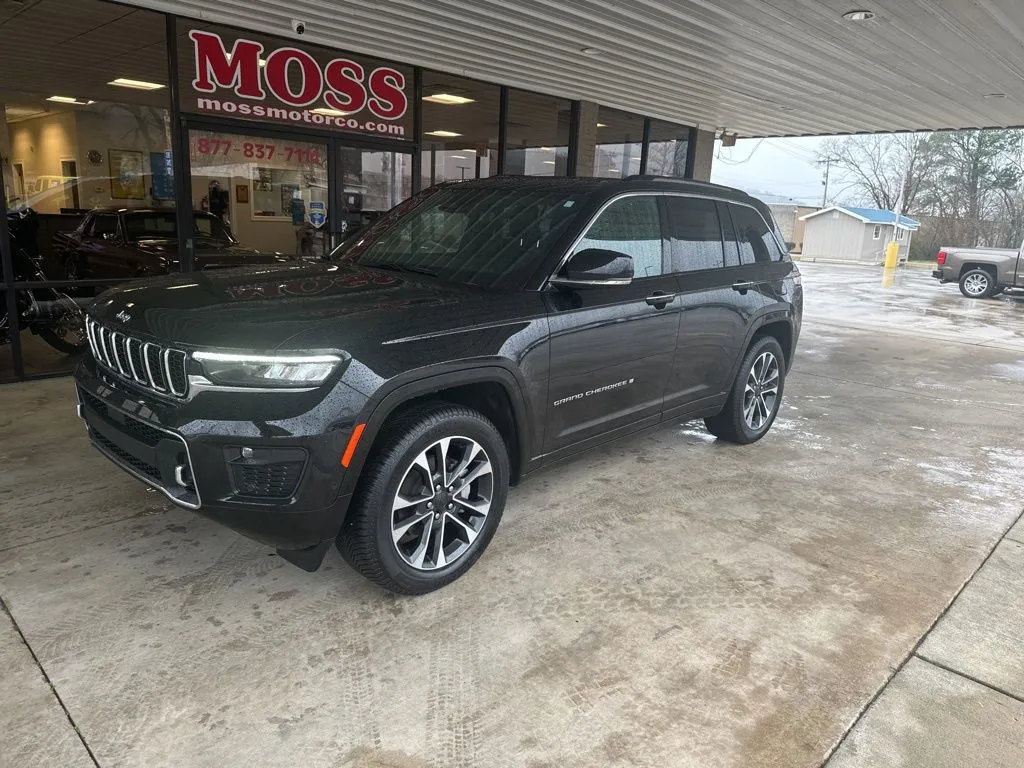 Black 2022 Jeep Grand Cherokee Overland for sale in South Pittsburg, TN
