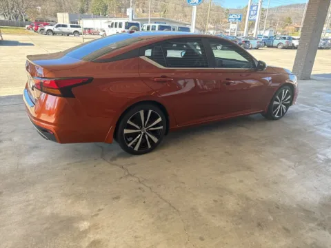 More photos of 2022 Nissan Altima 2.0 SR at Moss Motor Company, TN