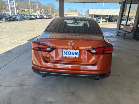 More photos of 2022 Nissan Altima 2.0 SR at Moss Motor Company, TN