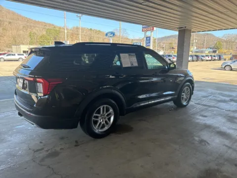 More photos of 2025 Ford Explorer Active at Moss Motor Company, TN