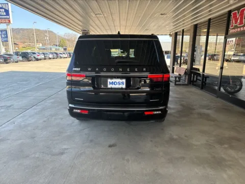 More photos of 2023 Jeep Wagoneer Series III at Moss Motor Company, TN