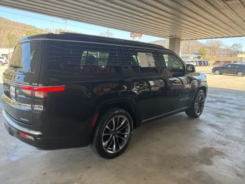 More photos of 2023 Jeep Wagoneer Series III at Moss Motor Company, TN