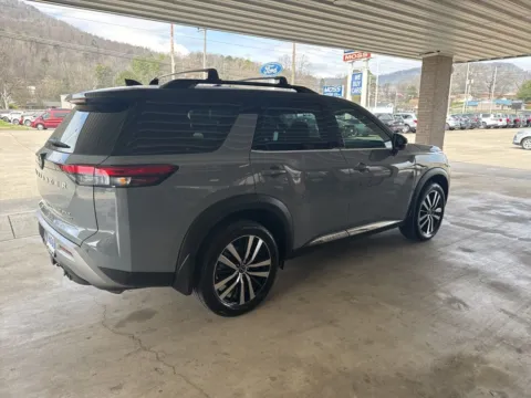 More photos of 2025 Nissan Pathfinder Platinum at Moss Motor Company, TN