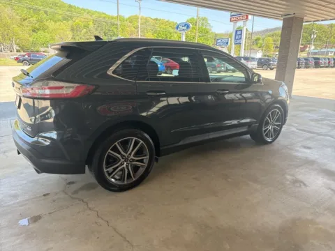 More photos of 2019 Ford Edge Titanium at Moss Motor Company, TN
