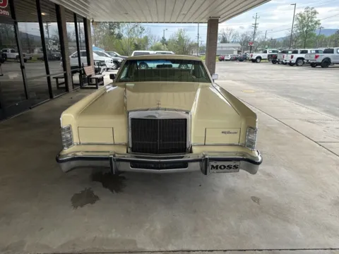 Photos of 1977 Lincoln Continental Town Coupe' for sale in South Pittsburg, TN at Moss Motor Company