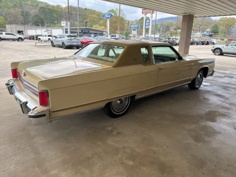 More photos of 1977 Lincoln Continental Town Coupe' at Moss Motor Company, TN