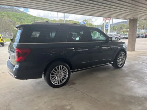 More photos of 2023 Ford Expedition Platinum at Moss Motor Company, TN