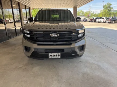 Photos of 2026 Ford Expedition Platinum for sale in South Pittsburg, TN at Moss Motor Company