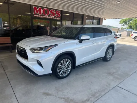 Unknown 2022 Toyota Highlander Platinum for sale in South Pittsburg, TN