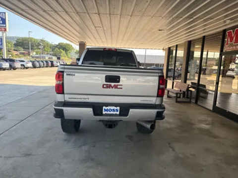 More photos of 2019 GMC Sierra 2500HD Denali at Moss Motor Company, TN