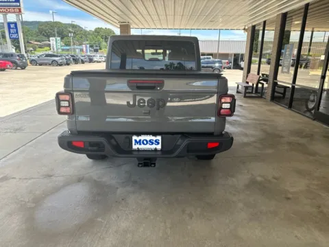 More photos of 2021 Jeep Gladiator Overland at Moss Motor Company, TN