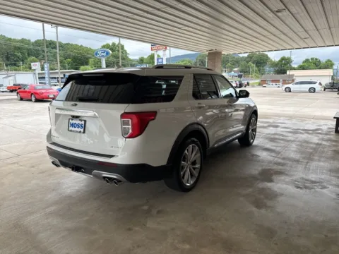 More photos of 2023 Ford Explorer Platinum at Moss Motor Company, TN