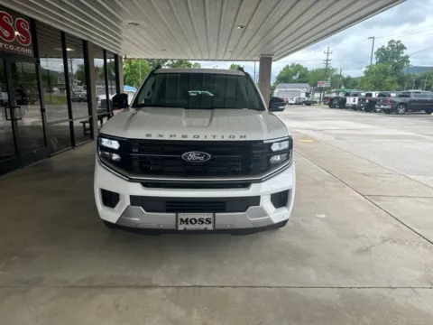 Photos of 2026 Ford Expedition Platinum for sale in South Pittsburg, TN at Moss Motor Company