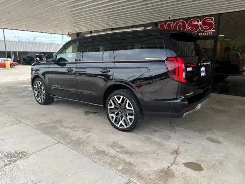 More photos of 2025 Ford Expedition Platinum at Moss Motor Company, TN