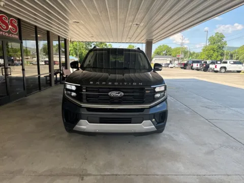 Photos of 2025 Ford Expedition Platinum for sale in South Pittsburg, TN at Moss Motor Company