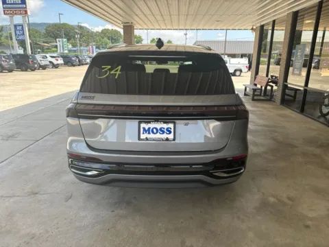 More photos of 2025 Lincoln Nautilus Reserve at Moss Motor Company, TN