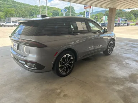 More photos of 2025 Lincoln Nautilus Reserve at Moss Motor Company, TN