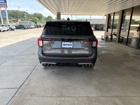 More photos of 2025 Ford Explorer Platinum at Moss Motor Company, TN