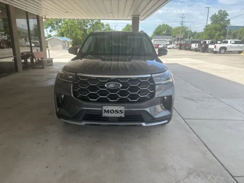 Photos of 2025 Ford Explorer Platinum for sale in South Pittsburg, TN at Moss Motor Company