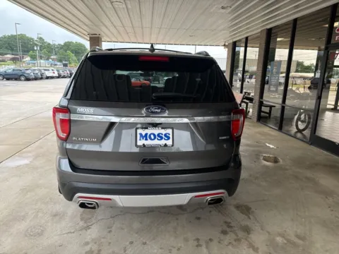 More photos of 2017 Ford Explorer Platinum at Moss Motor Company, TN