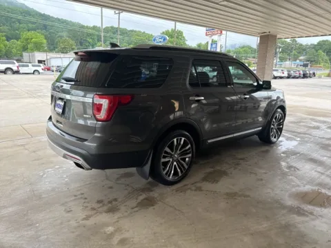 More photos of 2017 Ford Explorer Platinum at Moss Motor Company, TN