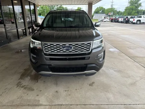Photos of 2017 Ford Explorer Platinum for sale in South Pittsburg, TN at Moss Motor Company