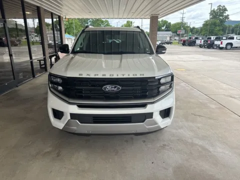 Photos of 2026 Ford Expedition Platinum for sale in South Pittsburg, TN at Moss Motor Company
