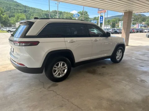 More photos of 2023 Jeep Grand Cherokee Laredo at Moss Motor Company, TN