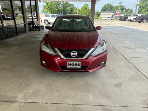 Photos of 2017 Nissan Altima 2.5 SV for sale in South Pittsburg, TN at Moss Motor Company